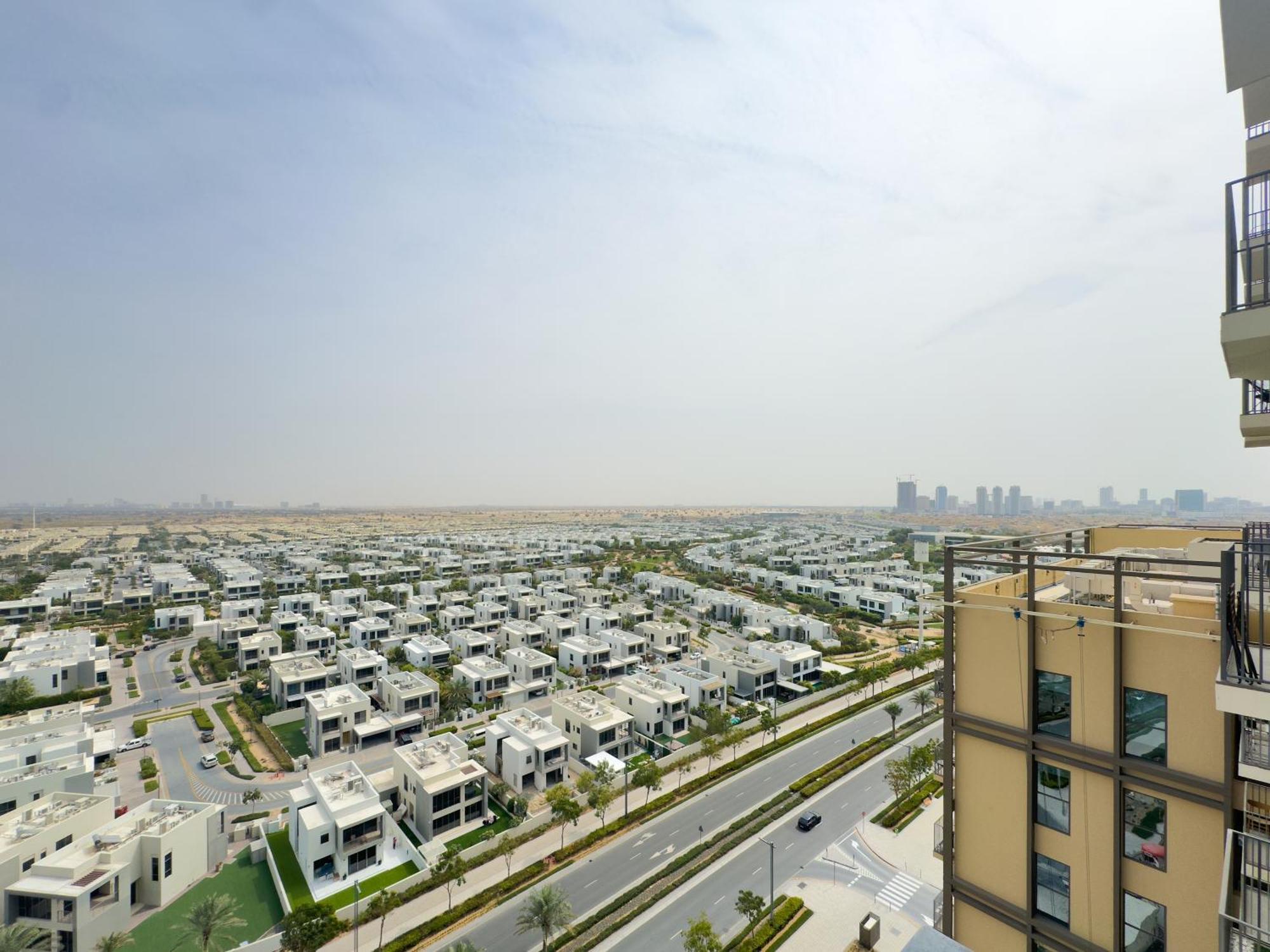 Bright & Trendy 2br In Collective, Hills Apartment