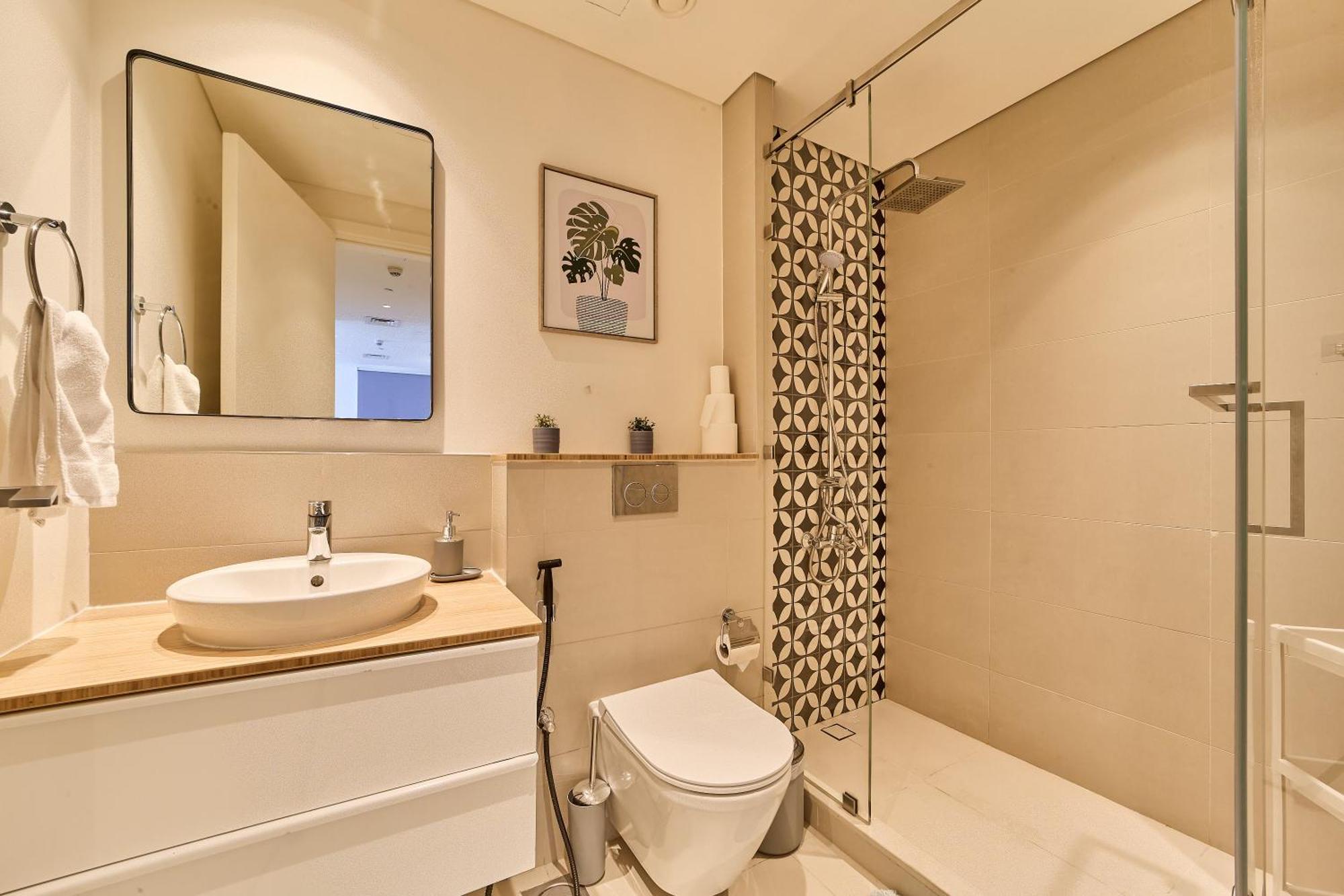 Bright & Trendy 2br In Collective, Hills Apartment